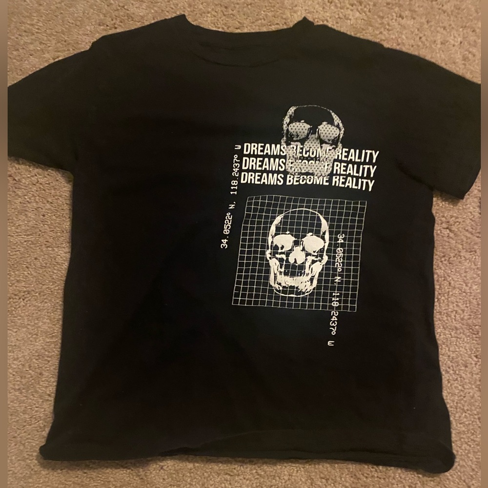 Soft black tee with skull design
